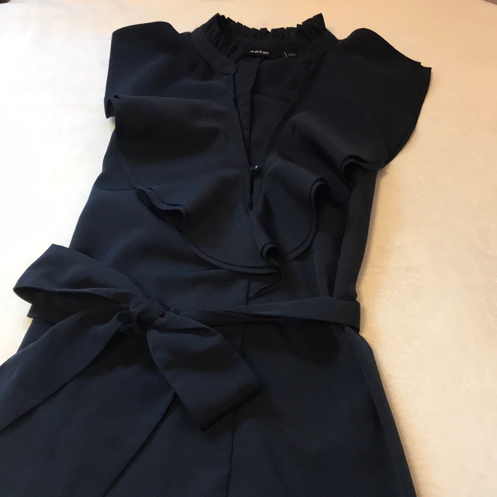 Navy ruffle tank